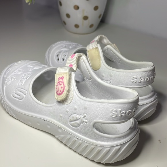 SKECHERS. KIDS SHOES. GIRLS WHITE ULTRALIGHT WHITE SHOES SIZE 8 - Picture 13 of 17